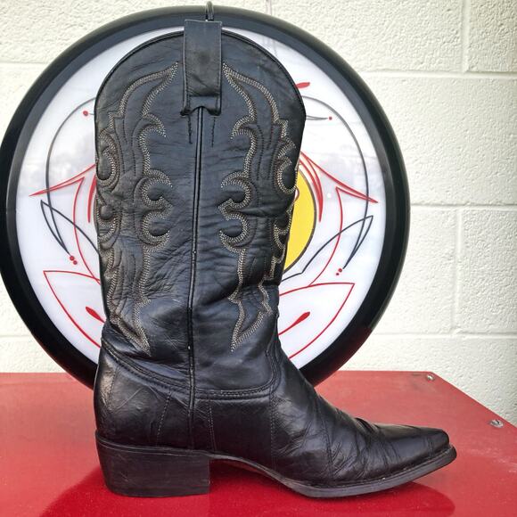 Vintage Black Leather Eel Skin Cowboy Boots | Mexican Made | Gritty Western Vibe - Picture 4 of 16